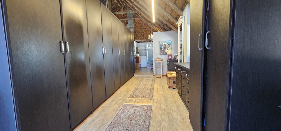 6 Bedroom Property for Sale in Hartbeesfontein North West